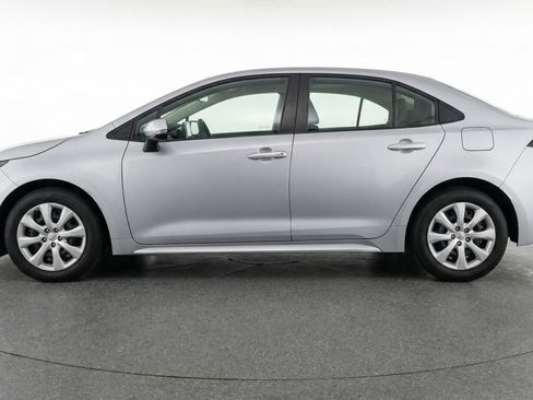 Used 2025 Toyota Corolla LE FWD image 5
