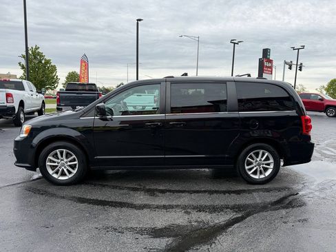 Used 2019 Dodge Grand Caravan SXT FWD image 4