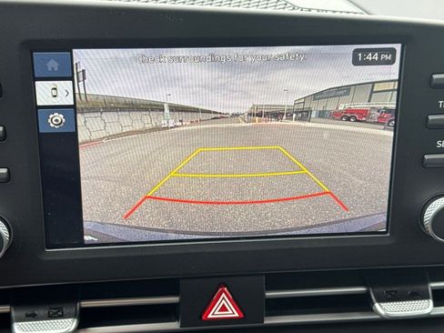 Used 2025 Hyundai Elantra SE image 24