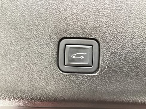Used 2023 Chevrolet Traverse High Country AWD/4WD image 37