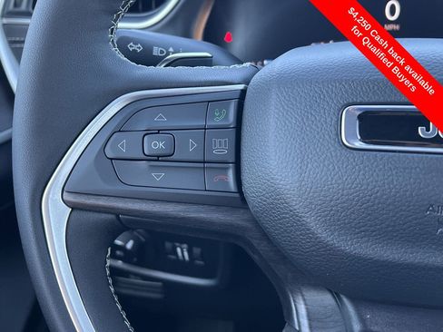 New 2025 Jeep Grand Cherokee Limited w/ Luxury Tech Group II image 14