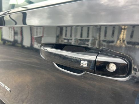 Used 2024 GMC Yukon SLE image 10