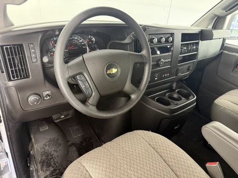 Used 2025 Chevrolet Express 3500 LT w/ LT Preferred Equipment Group RWD image 17