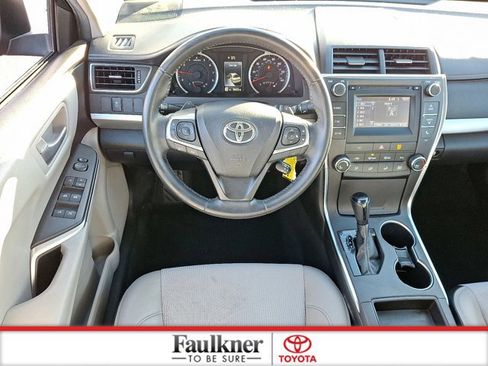 Used 2017 Toyota Camry SE image 11