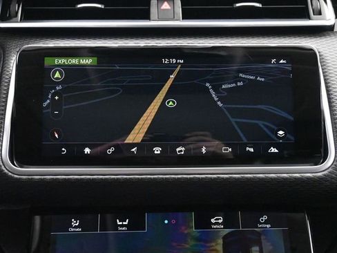 Used 2018 Land Rover Range Rover Velar S image 28