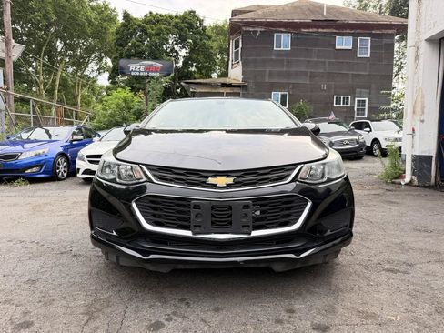Used 2017 Chevrolet Cruze LS FWD image 13