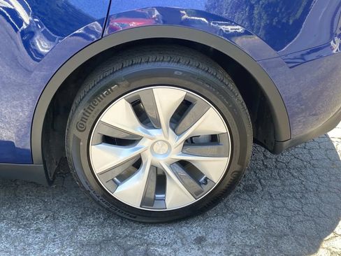 Used 2023 Tesla Model Y Long Range AWD/4WD image 7