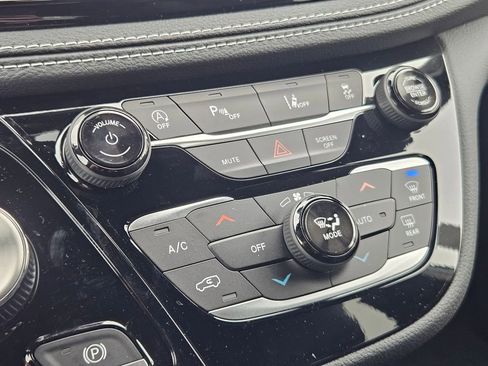 New 2026 Chrysler Pacifica Select image 33