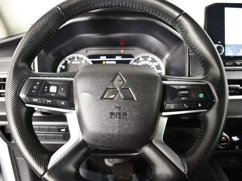 Used 2024 Mitsubishi Outlander SE AWD/4WD image 19