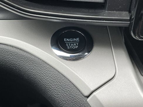 Used 2024 Ford Explorer XLT image 23