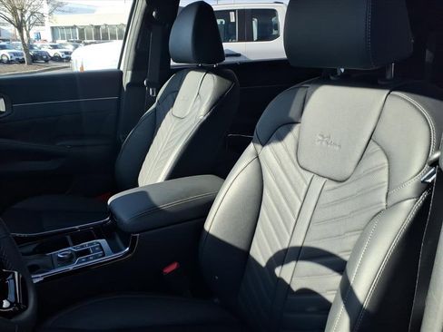 Used 2025 Kia Sorento SX Prestige image 13