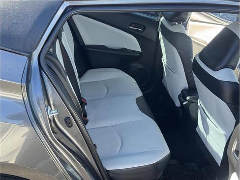 Used 2019 Toyota Prius XLE image 26