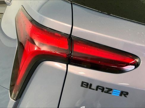 Used 2025 Chevrolet Blazer EV RS AWD/4WD image 27