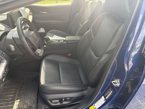 Used 2024 Toyota Prius XLE FWD image 5
