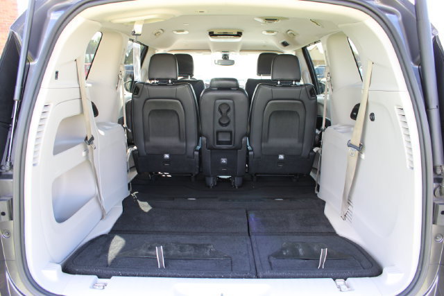 Used 2018 Chrysler Pacifica Touring-L w/ Tire & Wheel Group FWD image 53