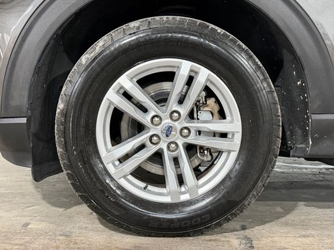 Used 2020 Ford Explorer XLT w/ Equipment Group 202A AWD/4WD image 12