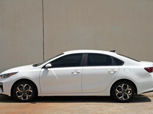 Used 2019 Kia Forte LXS FWD image 40