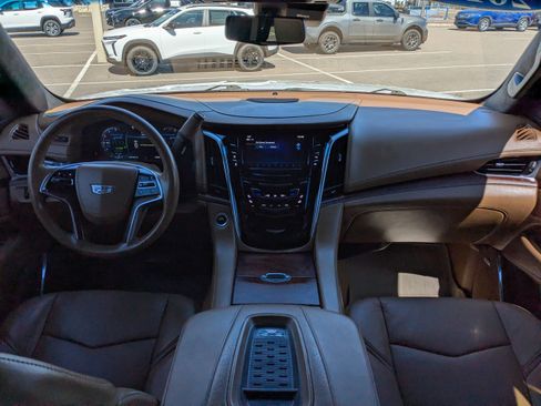 Used 2017 Cadillac Escalade Platinum image 18