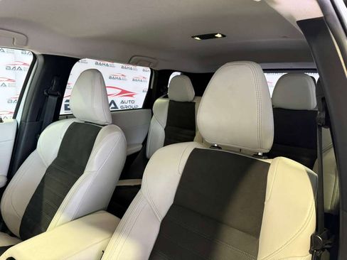 Used 2025 Mitsubishi Outlander Trail Edition image 31