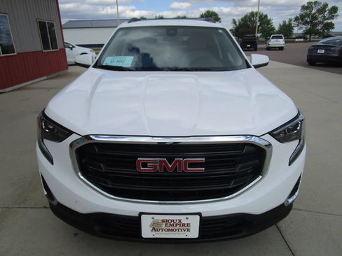Used 2021 GMC Terrain SLE w/ Driver Convenience Package AWD/4WD image 4