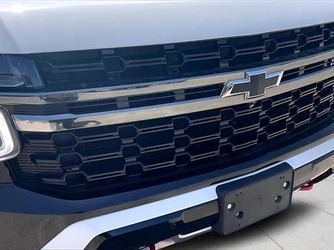 Used 2021 Chevrolet Tahoe Z71 w/ Z71 Signature Package AWD/4WD image 34