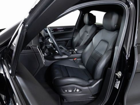 Used 2021 Porsche Cayenne Coupe image 5