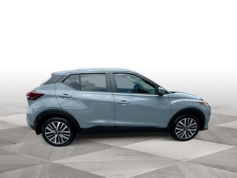 Used 2022 Nissan Kicks SV FWD image 9