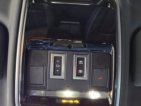 Used 2022 Land Rover Range Rover Velar R-Dynamic S image 22