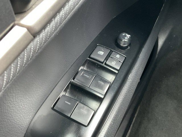 Used 2025 Toyota Camry SE FWD image 33