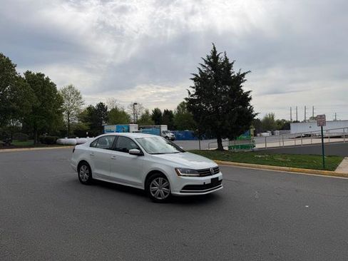 Used 2017 Volkswagen Jetta S image 2