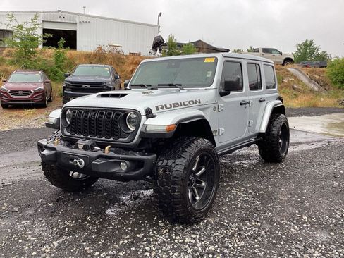 Used 2024 Jeep Wrangler Unlimited Rubicon 392 AWD/4WD image 3