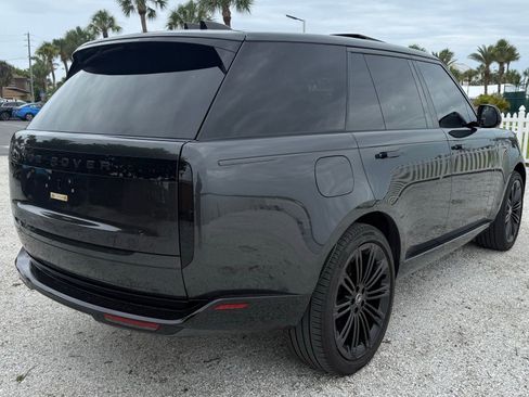 Used 2025 Land Rover Range Rover SE AWD/4WD image 2