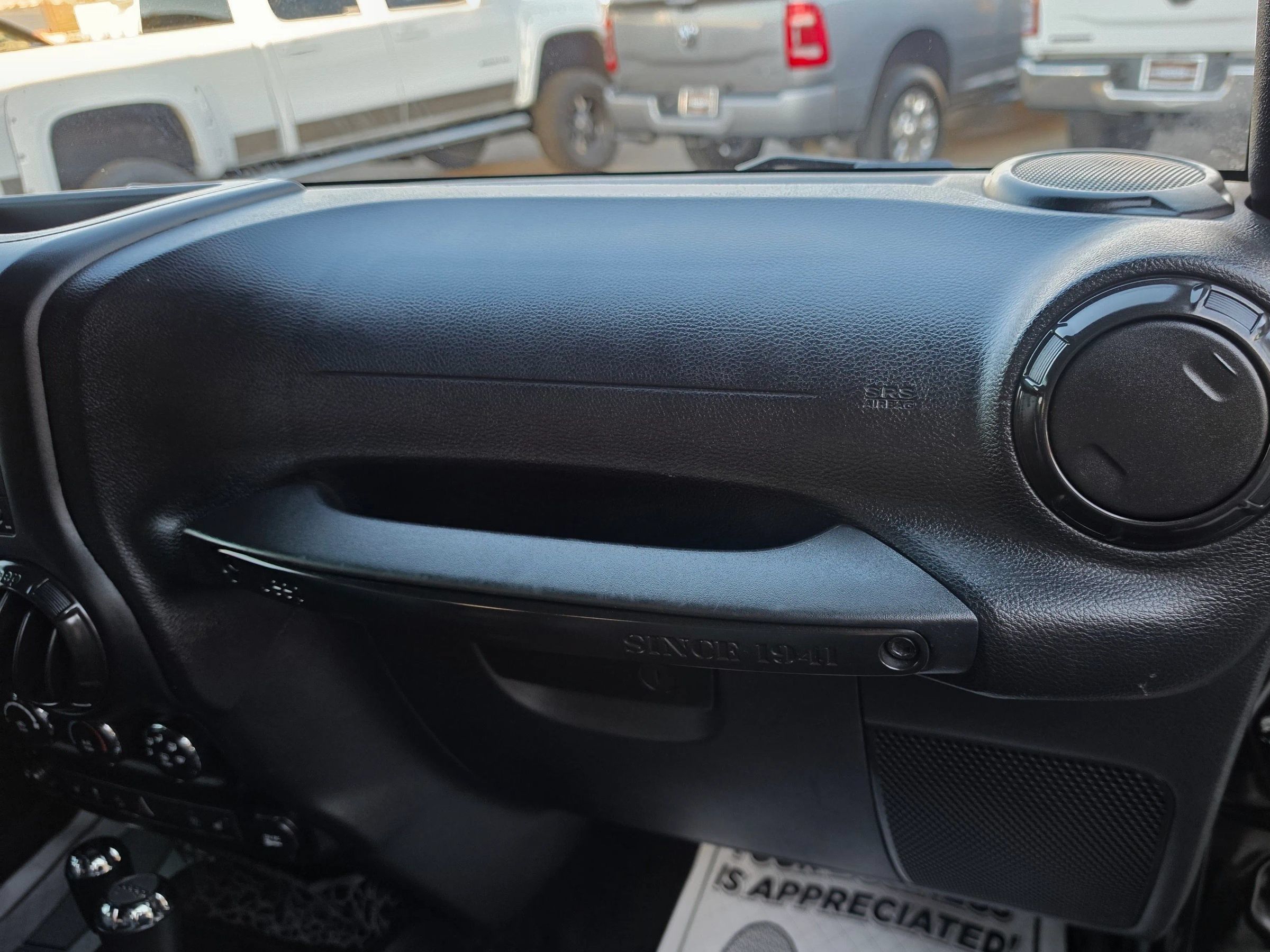 Used 2017 Jeep Wrangler Unlimited Sahara AWD/4WD image 26