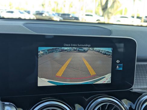 Used 2021 Mercedes-Benz GLB 250 4MATIC image 24