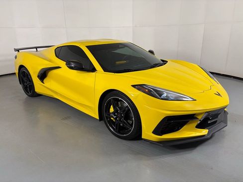 Used 2025 Chevrolet Corvette Stingray Preferred Cpe w/ Z51 Performance Package RWD image 2
