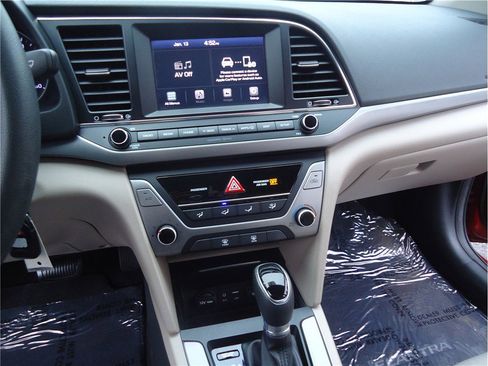Used 2017 Hyundai Elantra SE image 20