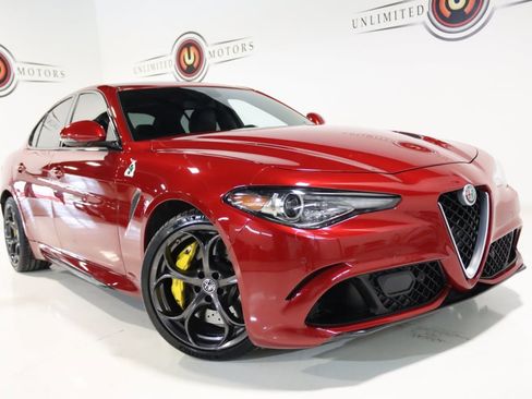 Used 2018 Alfa Romeo Giulia Quadrifoglio w/ Driver Assist Dynamic Package image 11