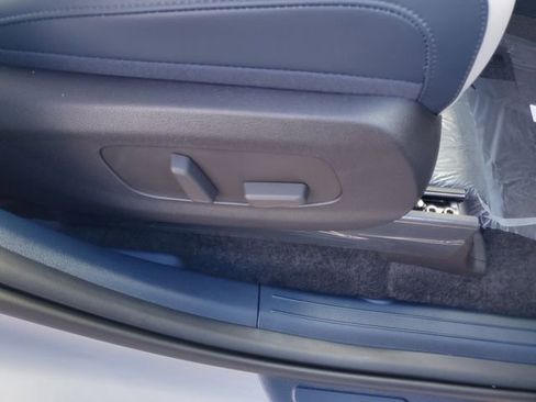 New 2026 Kia Carnival EX FWD image 35