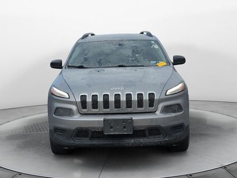 Used 2016 Jeep Cherokee Sport image 8