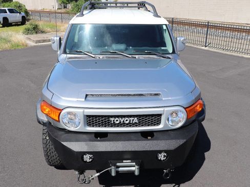 Used 2010 Toyota FJ Cruiser 4WD image 2
