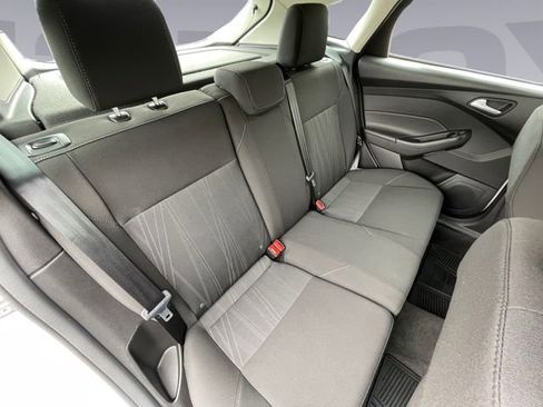 Used 2018 Ford Focus SE w/ Cold Weather Package image 18