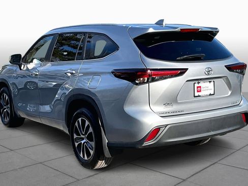 Certified 2025 Toyota Highlander XLE image 11