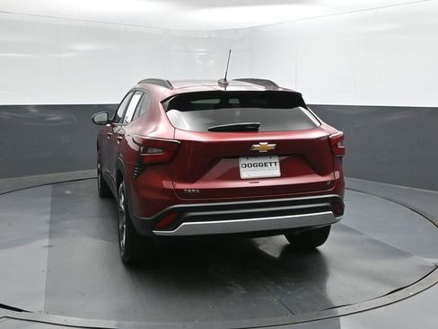 Used 2025 Chevrolet Trax LT image 22