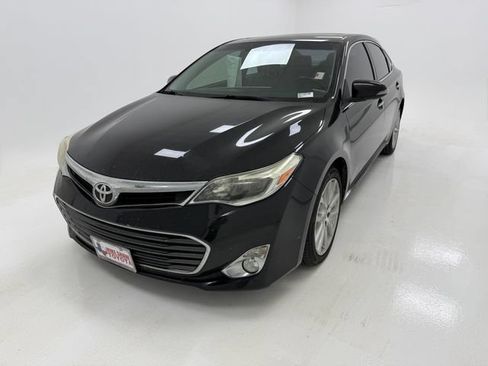 Used 2013 Toyota Avalon Limited FWD image 4