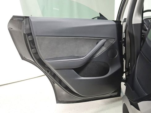 Used 2024 Tesla Model Y Long Range image 36