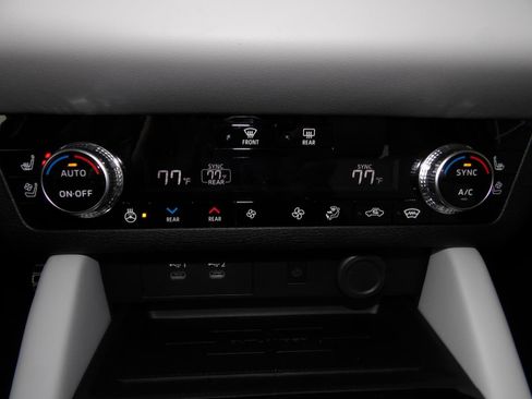 New 2026 Mitsubishi Outlander SEL image 25