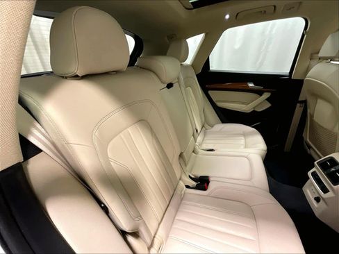 Used 2023 Audi Q5 2.0T Premium w/ Convenience Package image 16