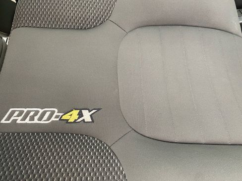 Used 2019 Nissan Frontier PRO-4X image 31