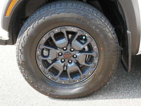 Certified 2024 Nissan Frontier PRO-4X w/ Pro Premium Package AWD/4WD image 15