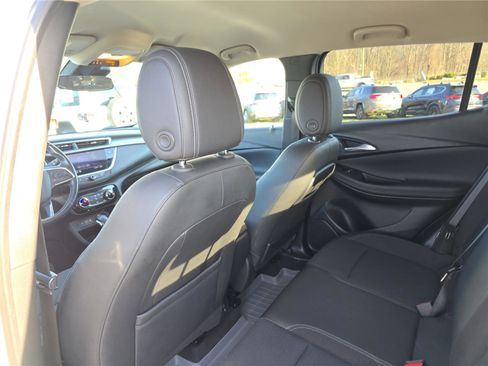 Used 2020 Buick Encore GX Preferred w/ Cold Weather Comfort Package image 16